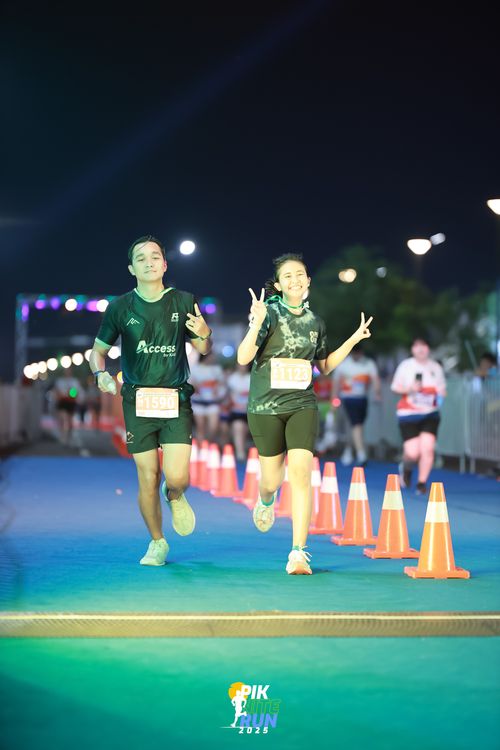 Race photo from PIK NITE RUN 2025