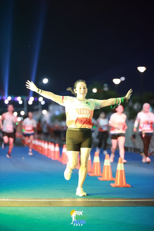 Race photo from PIK NITE RUN 2025