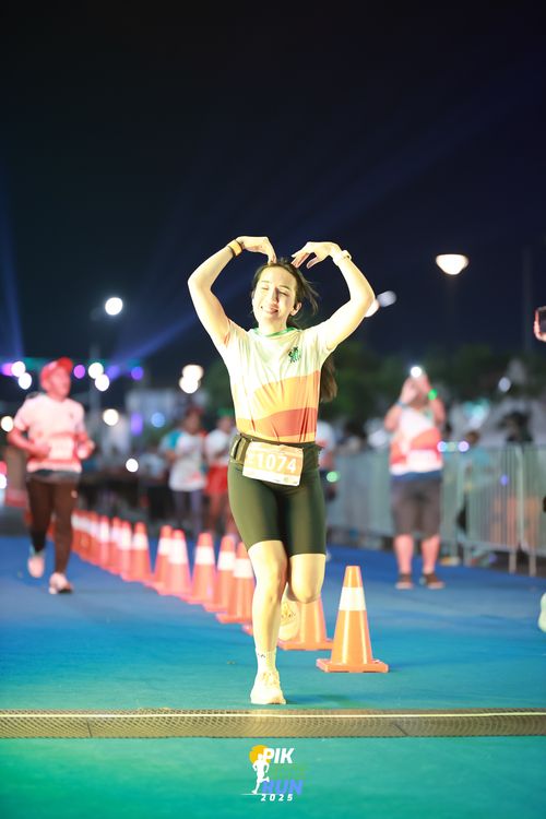 Race photo from PIK NITE RUN 2025