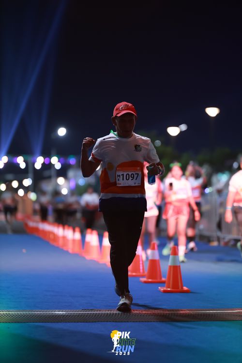 Race photo from PIK NITE RUN 2025