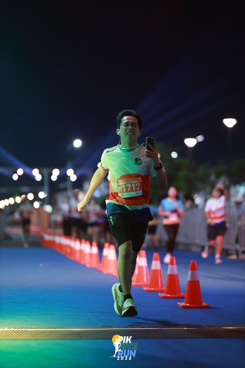 Race photo from PIK NITE RUN 2025