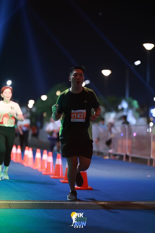 Race photo from PIK NITE RUN 2025