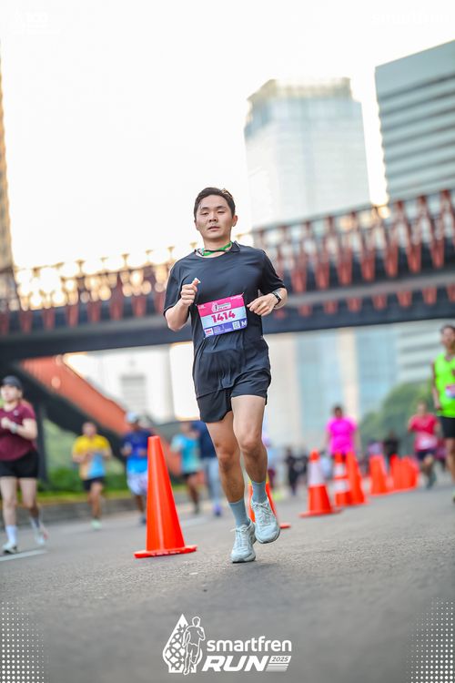 Race photo from Smartfren Run 2025 