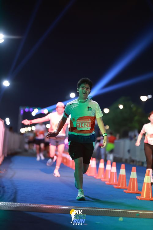 Race photo from PIK NITE RUN 2025