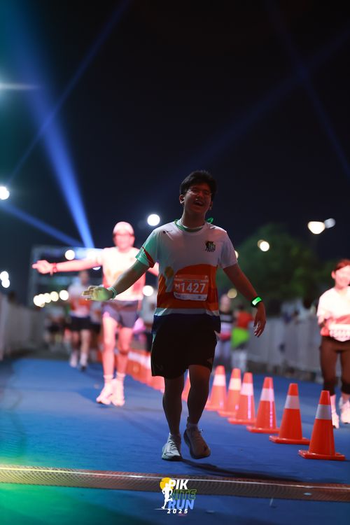 Race photo from PIK NITE RUN 2025
