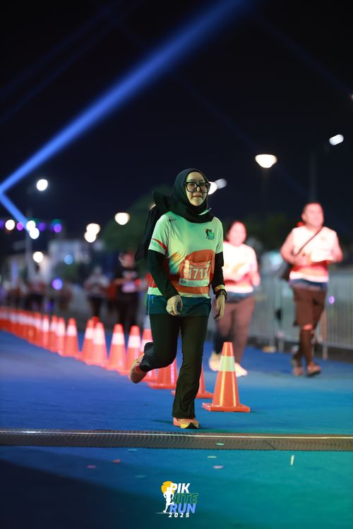 Race photo from PIK NITE RUN 2025