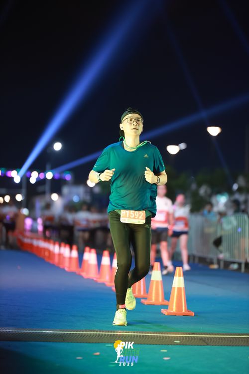 Race photo from PIK NITE RUN 2025