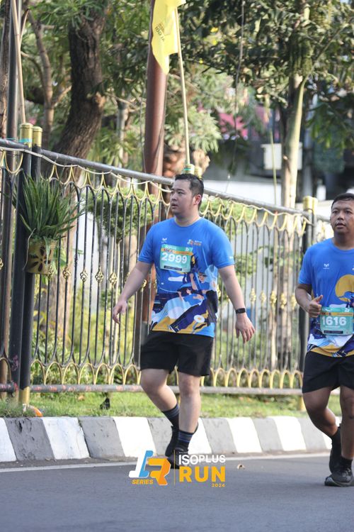 Race photo from Isoplus Run 2024 Surabaya