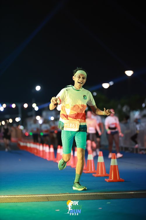 Race photo from PIK NITE RUN 2025