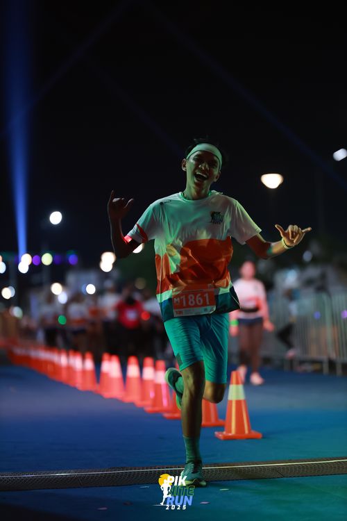 Race photo from PIK NITE RUN 2025