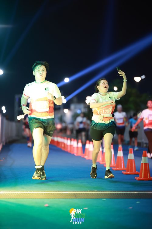 Race photo from PIK NITE RUN 2025
