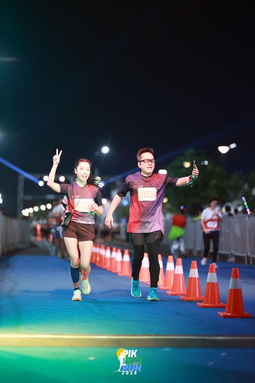 Race photo from PIK NITE RUN 2025
