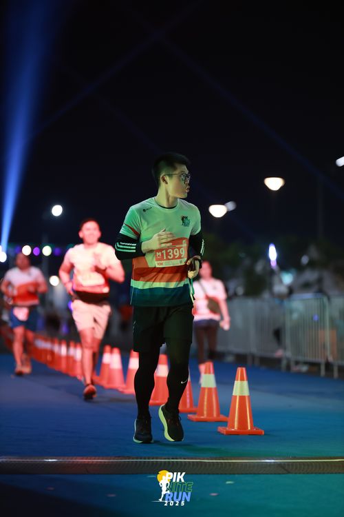 Race photo from PIK NITE RUN 2025