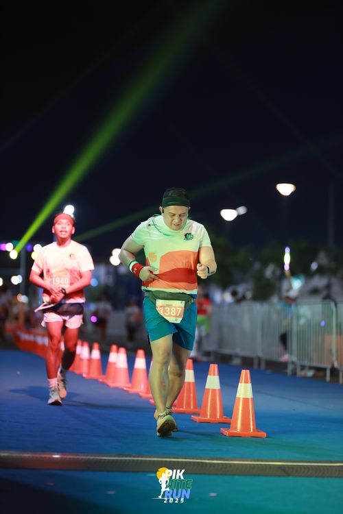 Race photo from PIK NITE RUN 2025