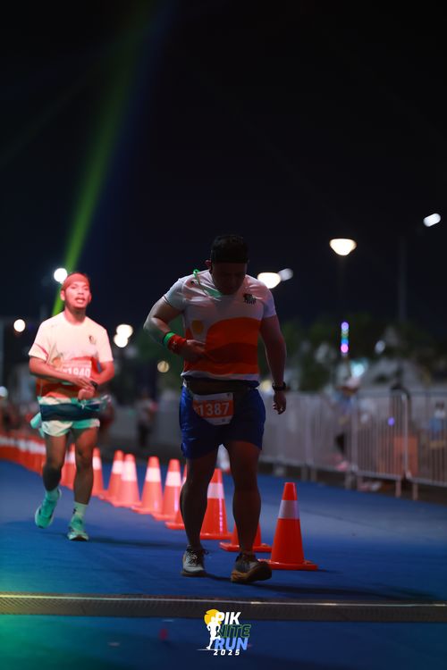 Race photo from PIK NITE RUN 2025