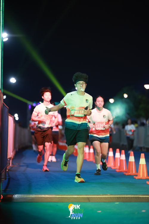 Race photo from PIK NITE RUN 2025
