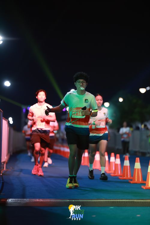 Race photo from PIK NITE RUN 2025