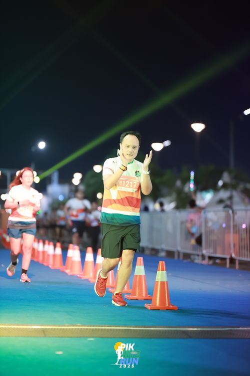 Race photo from PIK NITE RUN 2025