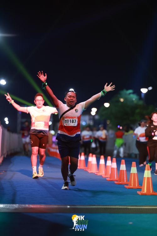 Race photo from PIK NITE RUN 2025