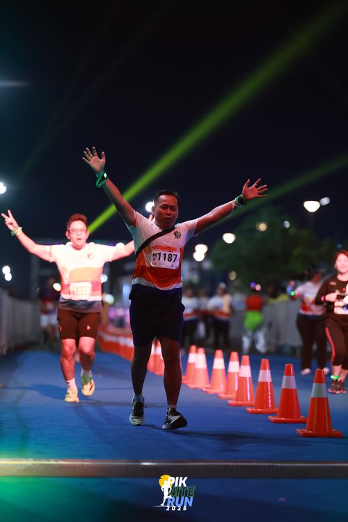Race photo from PIK NITE RUN 2025