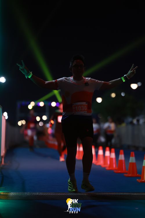 Race photo from PIK NITE RUN 2025