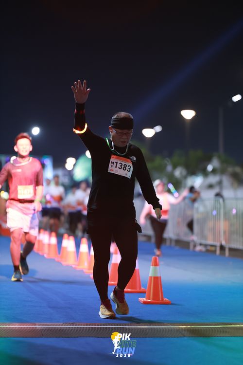 Race photo from PIK NITE RUN 2025
