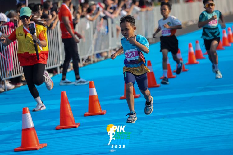 Race photo from PIK NITE RUN 2025