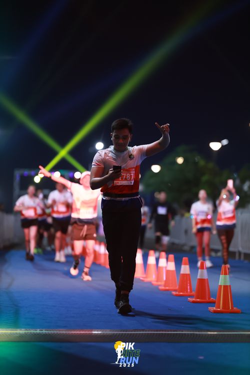 Race photo from PIK NITE RUN 2025