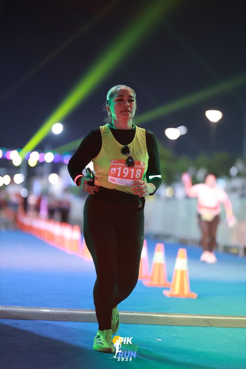 Race photo from PIK NITE RUN 2025