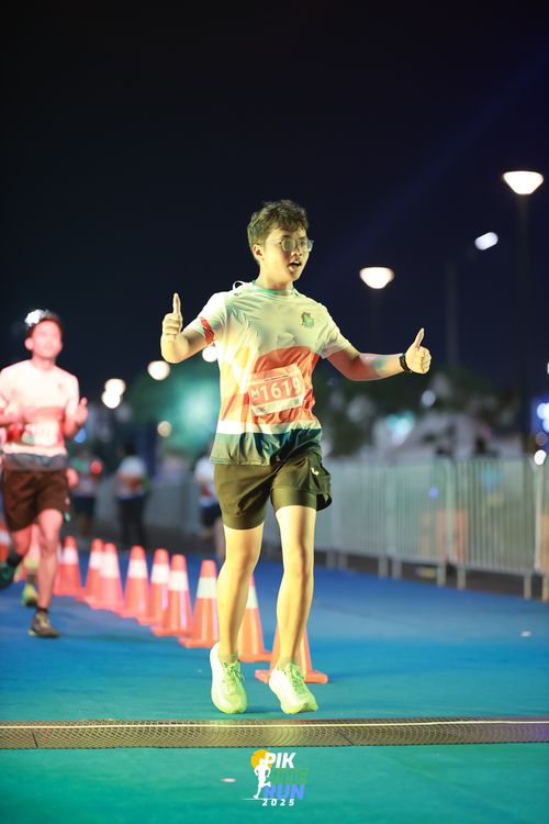Race photo from PIK NITE RUN 2025