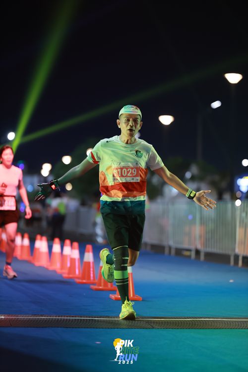 Race photo from PIK NITE RUN 2025