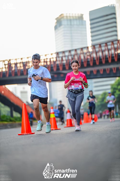 Race photo from Smartfren Run 2025 
