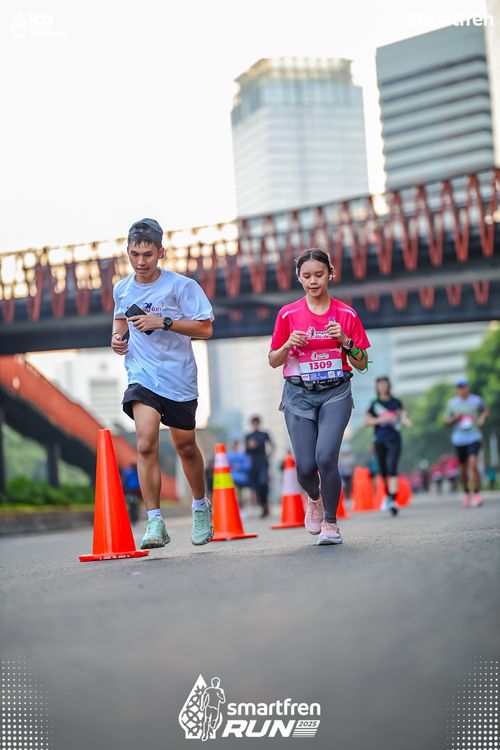 Race photo from Smartfren Run 2025 