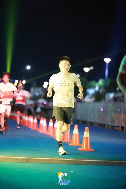 Race photo from PIK NITE RUN 2025