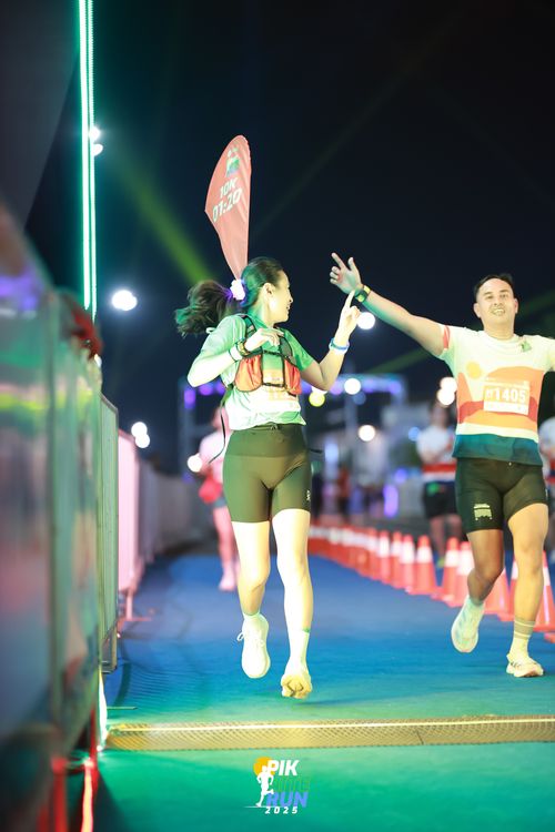 Race photo from PIK NITE RUN 2025
