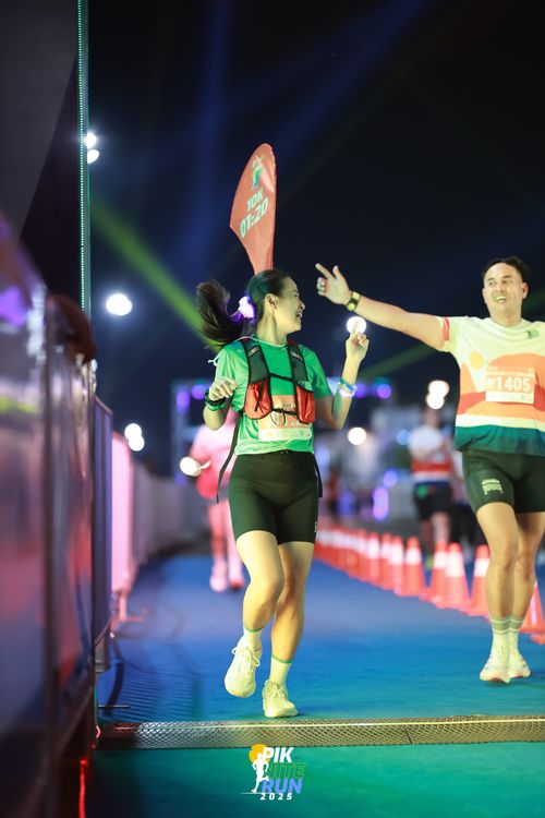 Race photo from PIK NITE RUN 2025