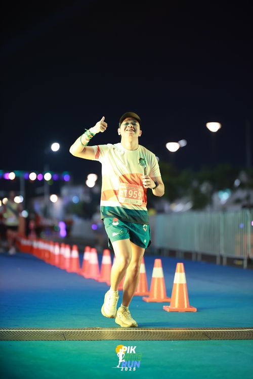 Race photo from PIK NITE RUN 2025