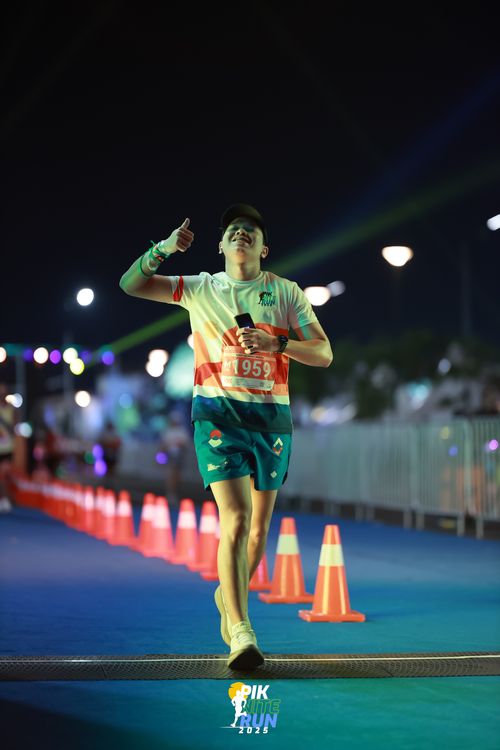 Race photo from PIK NITE RUN 2025