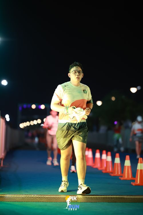 Race photo from PIK NITE RUN 2025