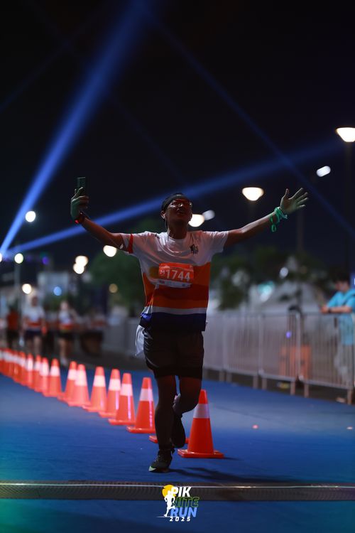 Race photo from PIK NITE RUN 2025