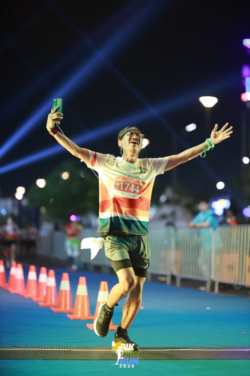 Race photo from PIK NITE RUN 2025