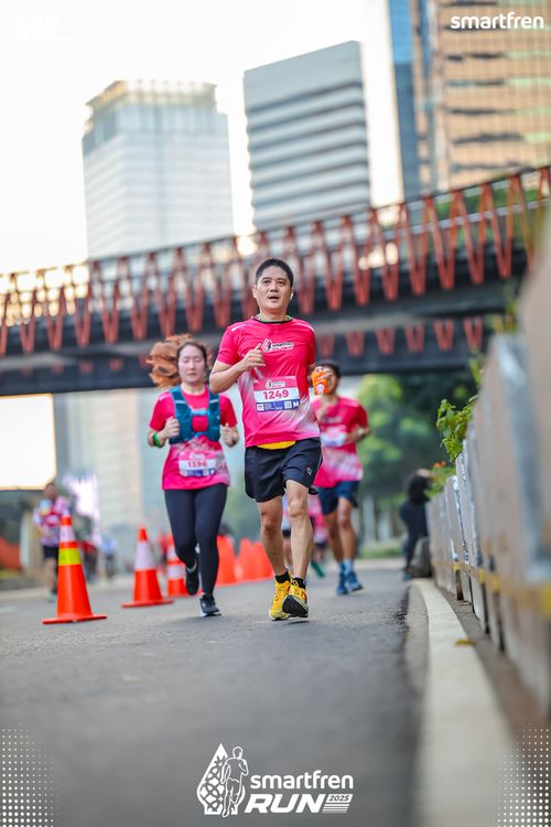 Race photo from Smartfren Run 2025 