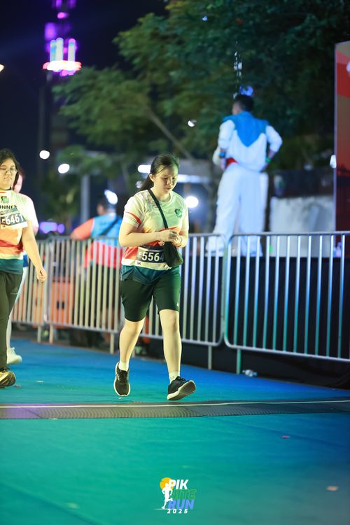Race photo from PIK NITE RUN 2025