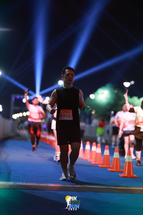 Race photo from PIK NITE RUN 2025