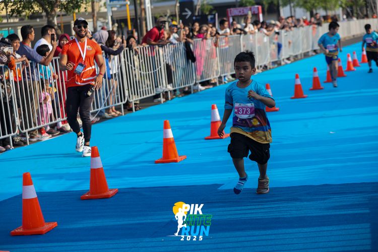 Race photo from PIK NITE RUN 2025