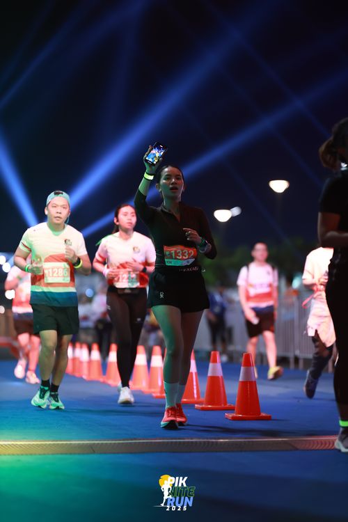 Race photo from PIK NITE RUN 2025