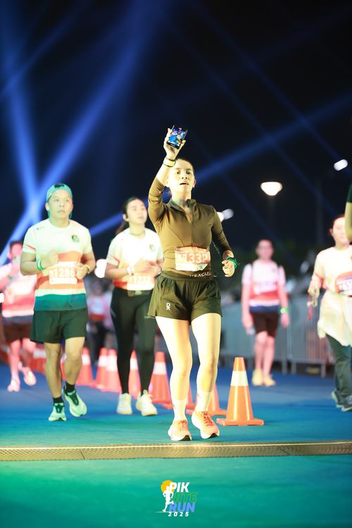 Race photo from PIK NITE RUN 2025