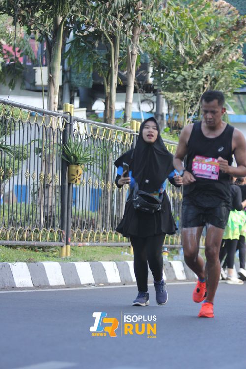 Race photo from Isoplus Run 2024 Surabaya