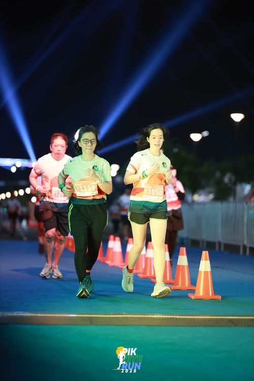 Race photo from PIK NITE RUN 2025