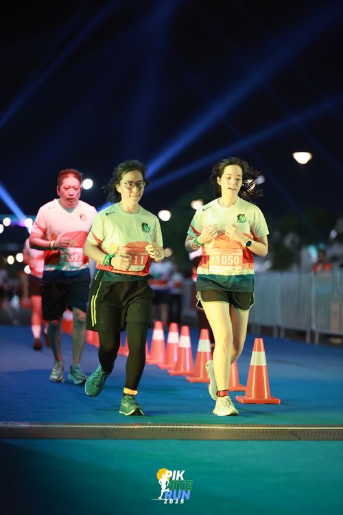 Race photo from PIK NITE RUN 2025
